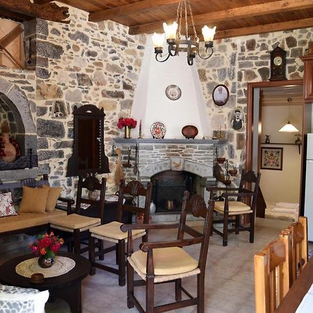 Traditional Residence With Terrace Latsida Bagian luar foto