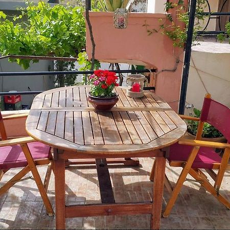 Traditional Residence With Terrace Latsida Bagian luar foto