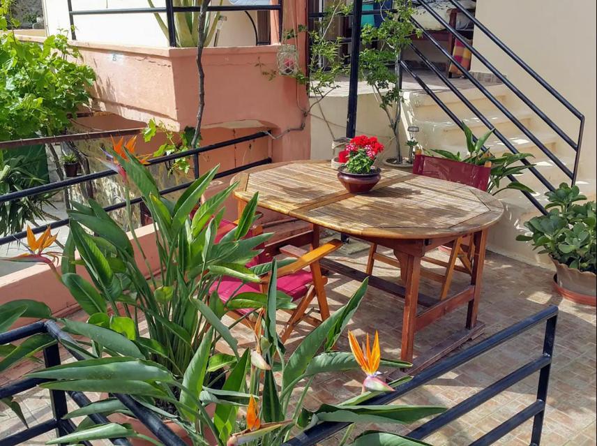 Traditional Residence With Terrace Latsida Bagian luar foto