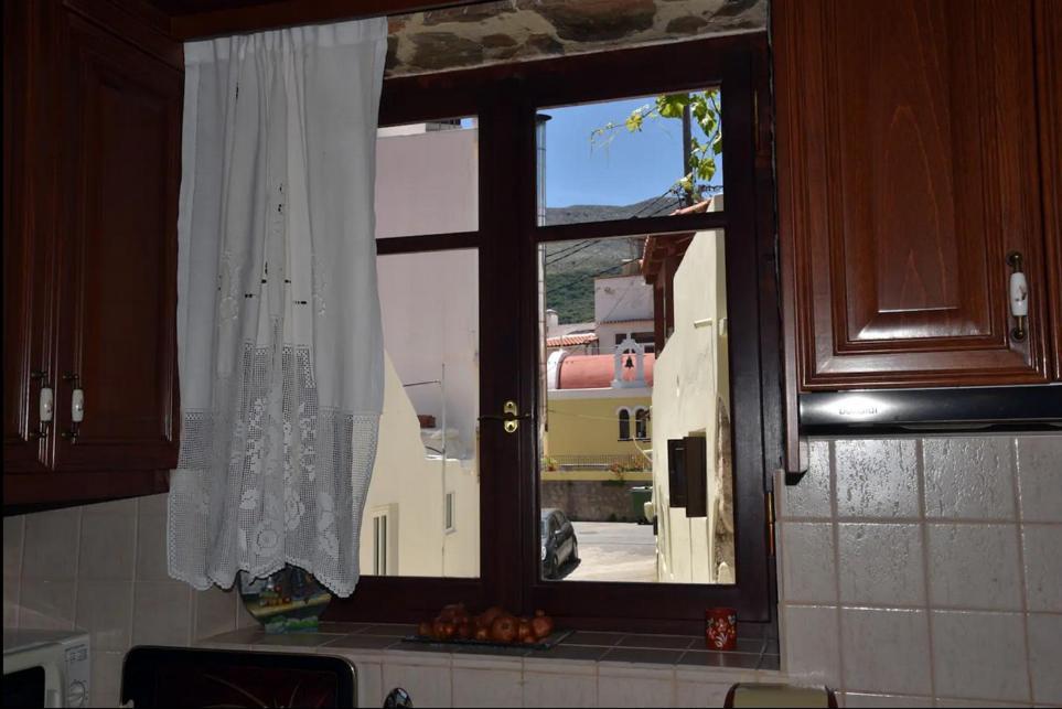 Traditional Residence With Terrace Latsida Bagian luar foto