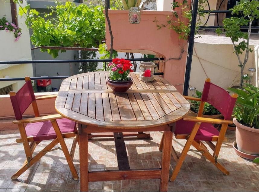 Traditional Residence With Terrace Latsida Bagian luar foto