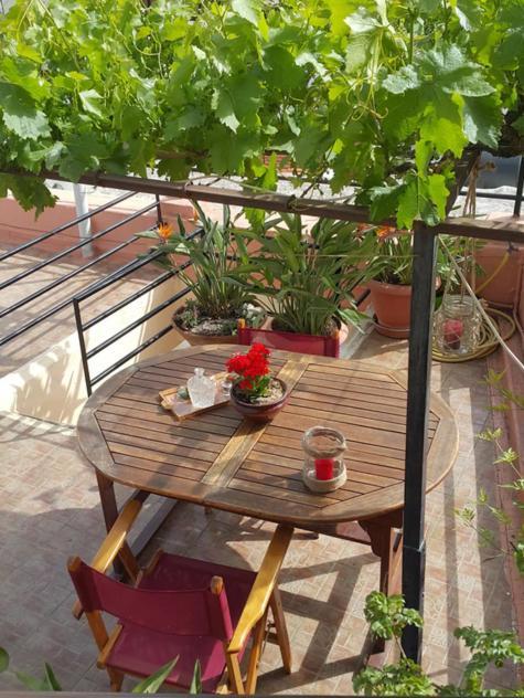 Traditional Residence With Terrace Latsida Bagian luar foto